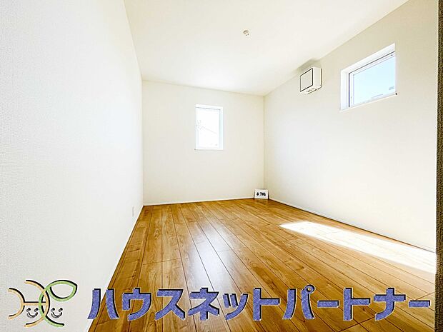 柔らかな光り差し込む家族に優しい洋室は子供部屋にぴったり。