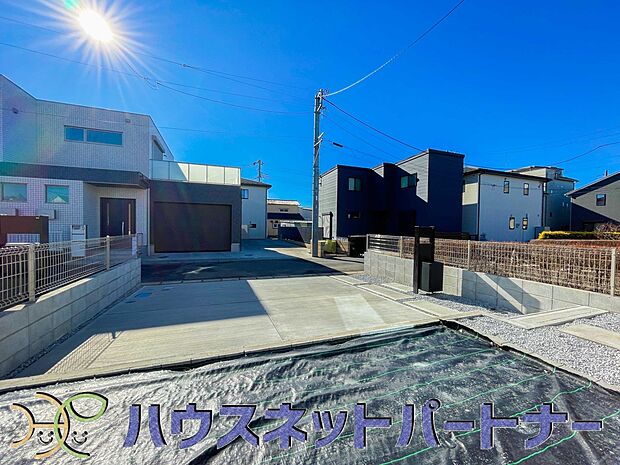 通勤や家族の送迎など、毎日の生活にマイカーが欠かせない方にとって駐車場は大事な条件。敷地内にカースペースがあれば、お出かけやお買い物の際の搬入出もらくらくです。