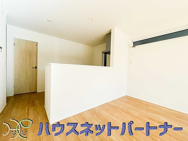 明るく開放的なダイニング。家族とのコミュニケーションが取りやすく、みんなの笑顔が溢れます