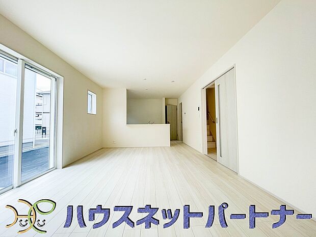 陽だまりのある光彩豊かなリビングは、何よりも快適で心休まる時間を過ごせます。