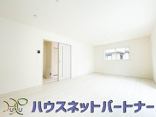 通風・採光に優れ、心地よい光と風が溢れています。 贅沢で豊かな居住性と、プライドを満たすクオリティが見事に調和した住空間。新築ならではの快適なひとときをご体感頂ける筈です。