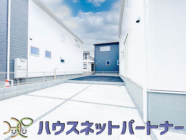 通勤や家族の送迎など、毎日の生活にマイカーが欠かせない方にとって駐車場は大事な条件。敷地内にカースペースがあれば、お出かけやお買い物の際の搬入出もらくらくです。