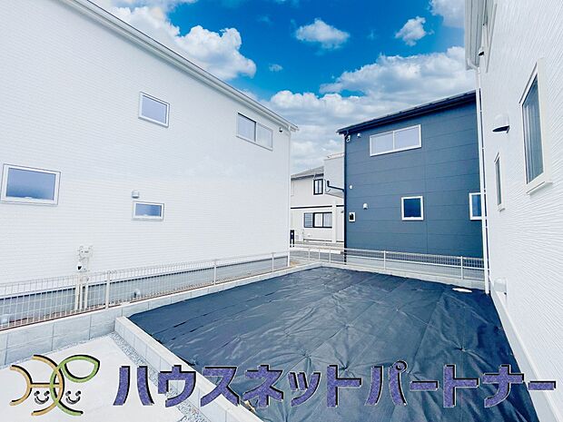 一戸建ての醍醐味は、何といっても庭があること。花や野菜を育てたり、子供と遊んだり、お客様を迎えたり…。大切なペットと過ごす心地良いスペースにもなりますね。