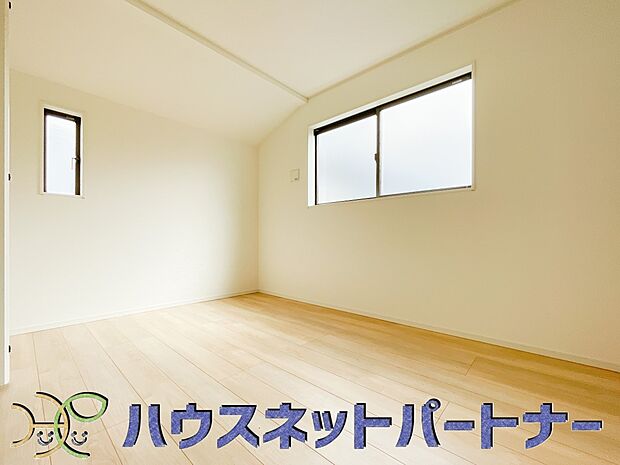 陽射しがぽかぽかと差し込むお部屋は湿気やカビの心配も減るので快適に過ごせます。