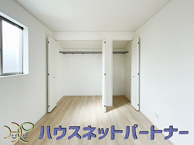 各部屋を最大限に広く使って頂ける様、全居住スペースに収納付。プライベートルームはゆったりと快適に。
