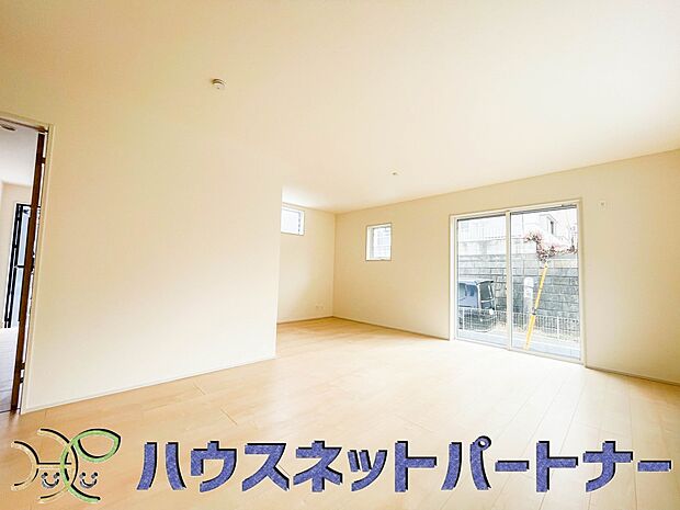 陽だまりのある光彩豊かなリビングは、何よりも快適で心休まる時間を過ごせます。