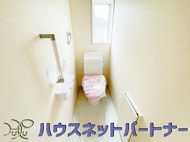 快適な生活を送るための必須アイテムとなった洗浄機能付トイレ。おしり洗浄、ビデ洗浄、暖房便座の3つの機能を標準装備しています