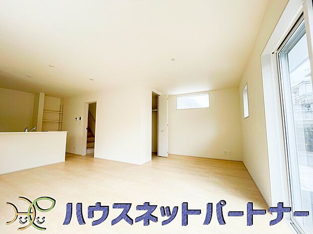 インテリアショップで見掛けた「あの家具」も置ける、ゆったりとした空間。時に広さが上質な寛ぎの時間になる事も。