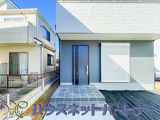 お客様も迎える玄関は高級感のある造りです。