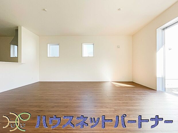 うららかな陽射しがどのお部屋にも降り注ぎますように、快適さを追求した間取設計。得難い立地環境での生活を恵みの豊かな永住の地へと変えてくれます。