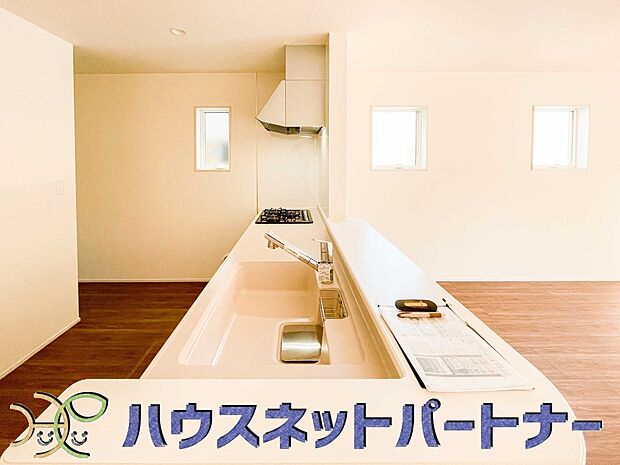 お料理できたらカウンターから手渡しができます。家族で会話をしながらお料理を楽しく。