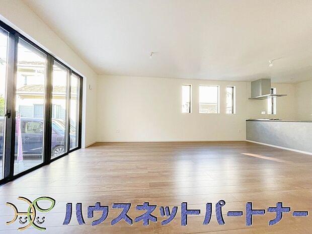 うららかな陽射しがどのお部屋にも降り注ぎますように、快適さを追求した間取設計。得難い立地環境での生活を恵みの豊かな永住の地へと変えてくれます。