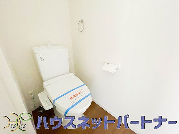 快適な生活を送るための必須アイテムとなった洗浄機能付トイレ。おしり洗浄、ビデ洗浄、暖房便座の3つの機能を標準装備しています。