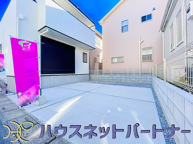 カースペースは並列で2台分がOK。お友達が遊びに来ても、安心ですね。