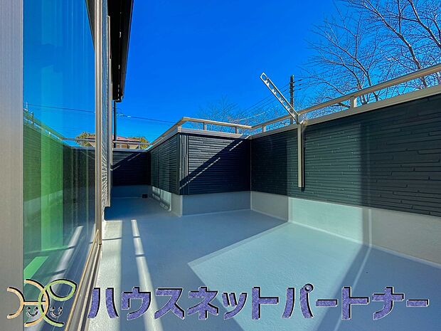 ワイドバルコニーはお洗濯だけではもったいない。季節のお野菜を育てるのもいいですね。