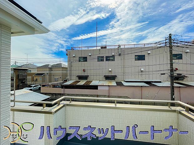 南バルコニーから差し込む陽光・通風は、住環境・快適性と共に有り続ける貴重な「財産」です。この新築戸建に住まう事で手に入れるものは、きっと日常にとっても貴重な存在となるはずです。