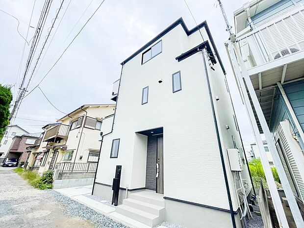 ここから始まる「日常」はご家族にとってかけがえのない時間となります。少しでも豊かに、快適に。そんな想いから本邸宅は生まれました。