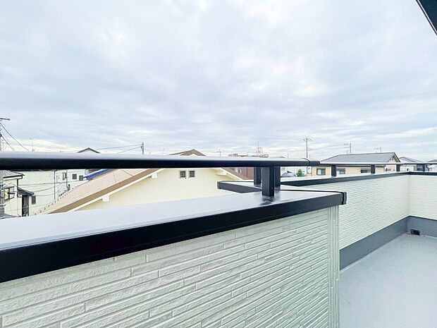 洗濯物を干したり、布団を干したり、ゴミを一時保管したり…　