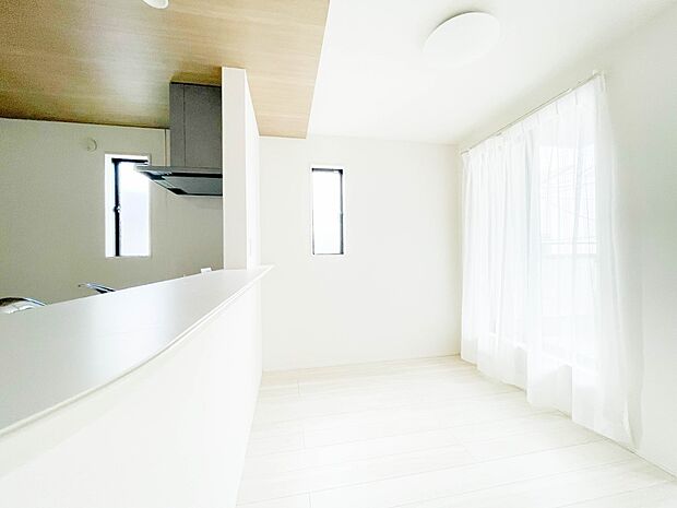 料理を作りながら家族との会話も弾む対面キッチンです。