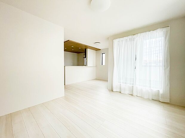 インテリアショップで見掛けた「あの家具」も置ける、ゆったりとした空間。時に広さが上質な寛ぎの時間になる事も。