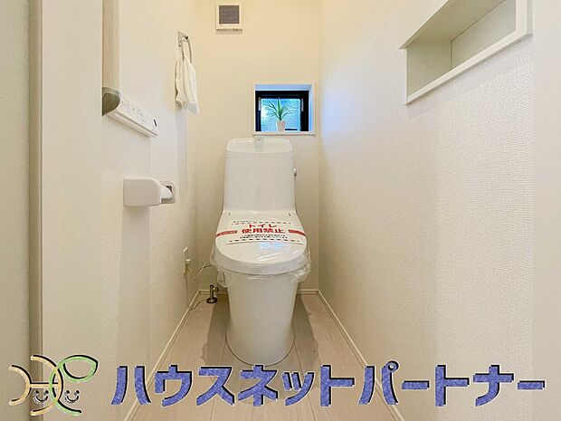 壁リモコンの場合、洗浄位置や水量の強弱など、シャワートイレをお好みの使い心地に設定できます。毎日使うトイレだから、使い勝手の良い機能があるとうれしいですね。