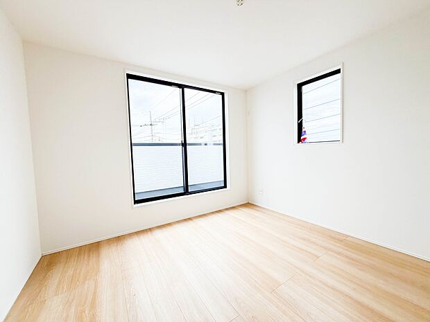 陽射しがぽかぽかと差し込むお部屋は湿気やカビの心配も減るので快適に過ごせます。