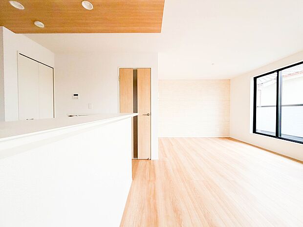 カウンターがあると配膳が楽なことがメリットの一つ。後片付けをするときも、ダイニングテーブルからあまり動かずに流し台へ運ぶことができるので便利です♪