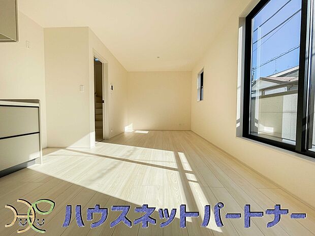 うららかな陽射しがどのお部屋にも降り注ぎますように、快適さを追求した間取設計。得難い立地環境での生活を恵みの豊かな永住の地へと変えてくれます。