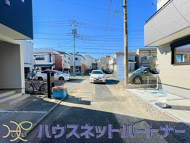 前面道路の日当たりの良い明るいお家。