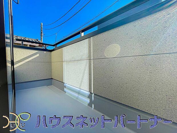 南バルコニーから差し込む陽光・通風は、住環境・快適性と共に有り続ける貴重な「財産」です。この新築戸建に住まう事で手に入れるものは、きっと日常にとっても貴重な存在となるはずです。