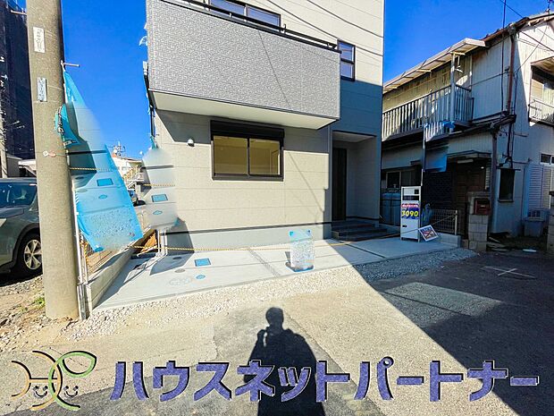 戸建ての購入を検討することになったきっかけに「駐車場を持てること」を挙げる方が多くいらっしゃいます。駐車場代金を支払続ける必要がないことは、駐車場付き戸建を持つ最大のメリットです。