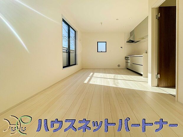 流行に左右されず、将来にわたって価値が継続する「上質」な佇まい。おしゃれな雰囲気や自然の潤い、親しみやすさといった個性を、街に新たな価値をもたらし続けます。 