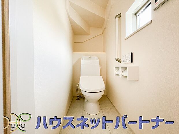 快適な生活を送るための必須アイテムとなった洗浄機能付トイレ。おしり洗浄、ビデ洗浄、暖房便座の3つの機能を標準装備しています
