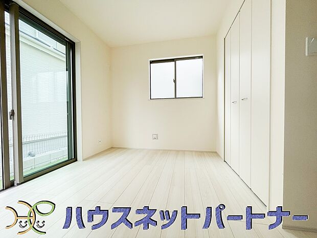 陽射しがぽかぽかと差し込むお部屋は湿気やカビの心配も減るので快適に過ごせます。