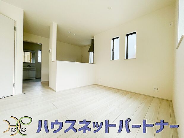 明るく開放的なダイニング。家族とのコミュニケーションが取りやすく、みんなの笑顔が溢れます。