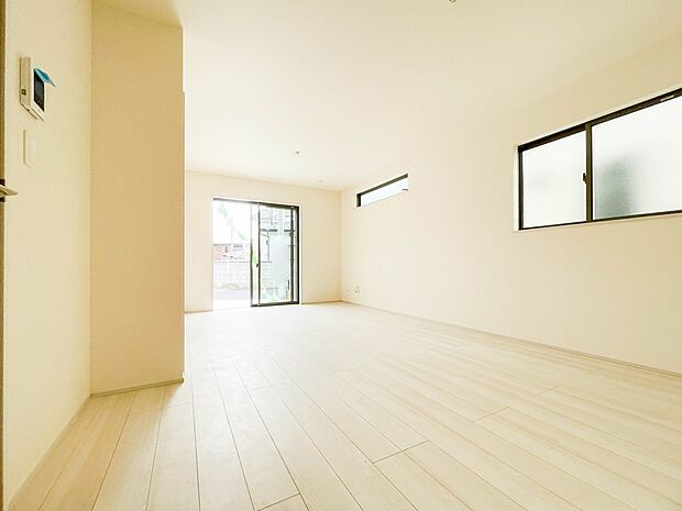 うららかな陽射しがどのお部屋にも降り注ぎますように、快適さを追求した間取設計。得難い立地環境での生活を恵みの豊かな永住の地へと変えてくれます。