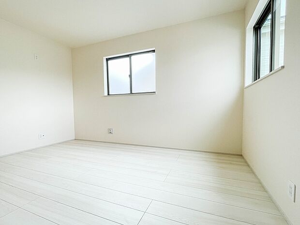 2面窓のある風通しの良いお部屋は心も体も元気にしてくれます。自分だけのお部屋作りを楽しんでみては。