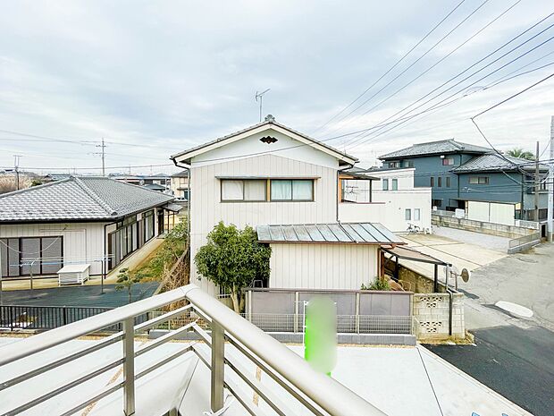 周辺は高い建物が無く、解放感が感じられます。