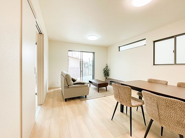 陽だまりのある光彩豊かなリビングは、何よりも快適で心休まる時間を過ごせます。