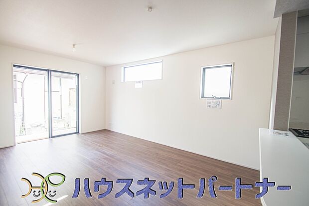 陽だまりのある光彩豊かなリビングは、何よりも快適で心休まる時間を過ごせます。