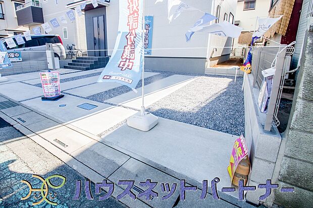 並列2台分。駐車場がある戸建を持つ最大のメリットは、駐車場代金を支払い続ける必要がないことです。賃貸住宅に住んでいる方が、戸建の購入を考えるきっかけに挙げることが多いようです。