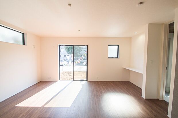 通風・採光に優れ、心地よい光と風が溢れています。 贅沢で豊かな居住性と、プライドを満たすクオリティが見事に調和した住空間。新築ならではの快適なひとときをご体感頂ける筈です。