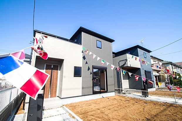 太陽に愛された邸は、陽当り・通風に優れた魅力的で快適さを追求した新築戸建でした。ここに住むからこそ意味がある。そんな特別感に浸りながら、毎日をお過ごしして欲しいです。