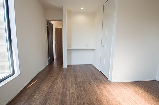 各部屋を最大限に広く使って頂ける様、全居住スペースに収納付。プライベートルームはゆったりと快適に。