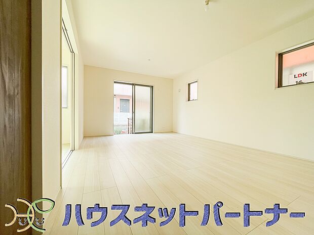 インテリアショップで見掛けた「あの家具」も置ける、ゆったりとした空間。時に広さが上質な寛ぎの時間になる事も。