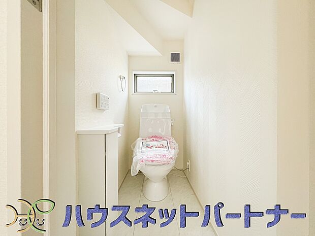 温水暖房便座。冷たい便座に座ったときの「ヒヤッ」は苦痛なだけでなく、心機能に負担がかかります。便座の暖房機能は、その冷感ショックを軽減することにとても有効な機能なのです。