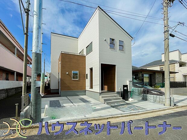 前面道路の日当たりの良い明るいお家。