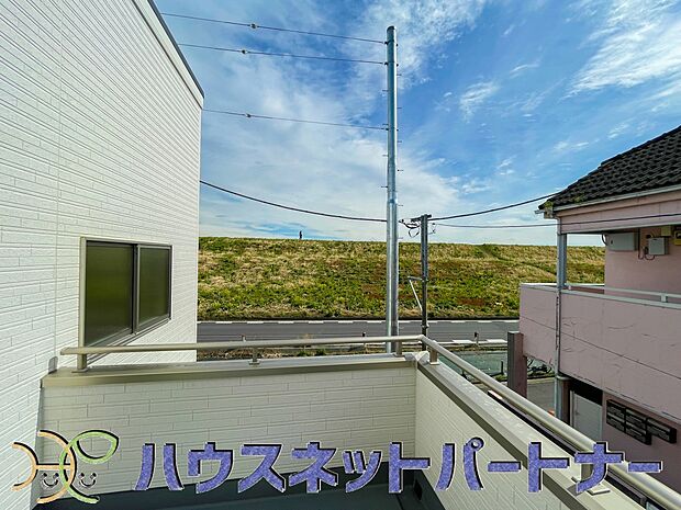 バルコニーから差し込む陽光・通風は、住環境・快適性と共に有り続ける貴重な「財産」です。この新築戸建に住まう事で手に入れるものは、きっと日常にとっても貴重な存在となるはずです。