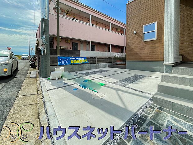 カースペースは並列で2台分がOK。お友達が遊びに来ても、安心ですね。