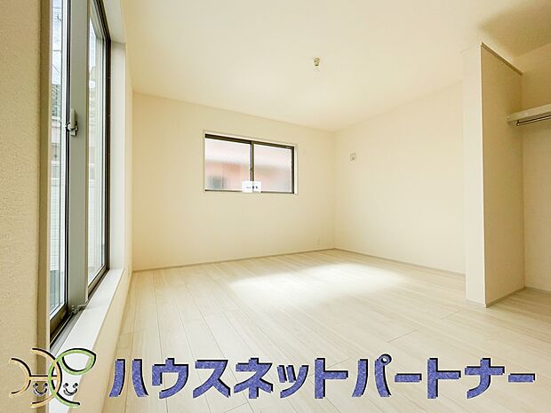 陽射しがぽかぽかと差し込むお部屋は湿気やカビの心配も減るので快適に過ごせます。